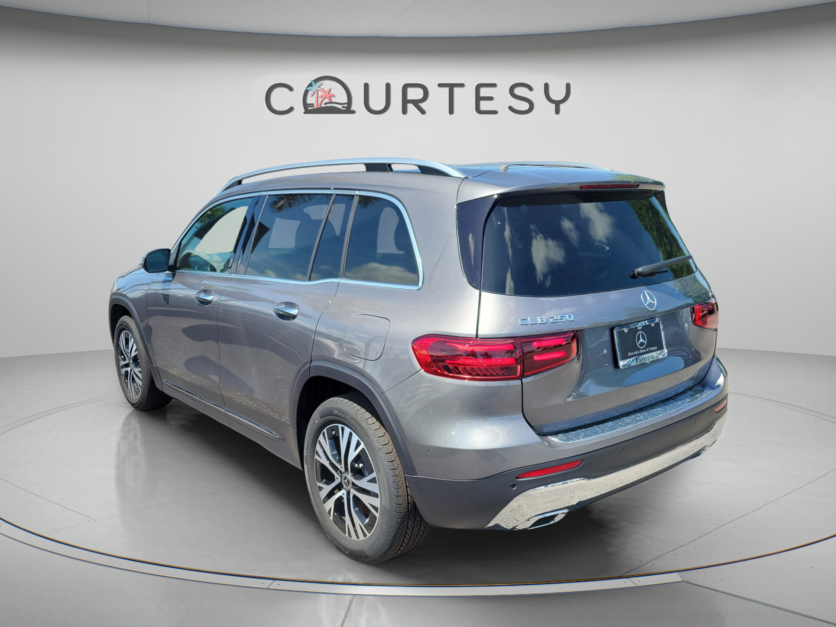 Used 2026 Mercedes-Benz GLB 250 w/ Exclusive Package image 2