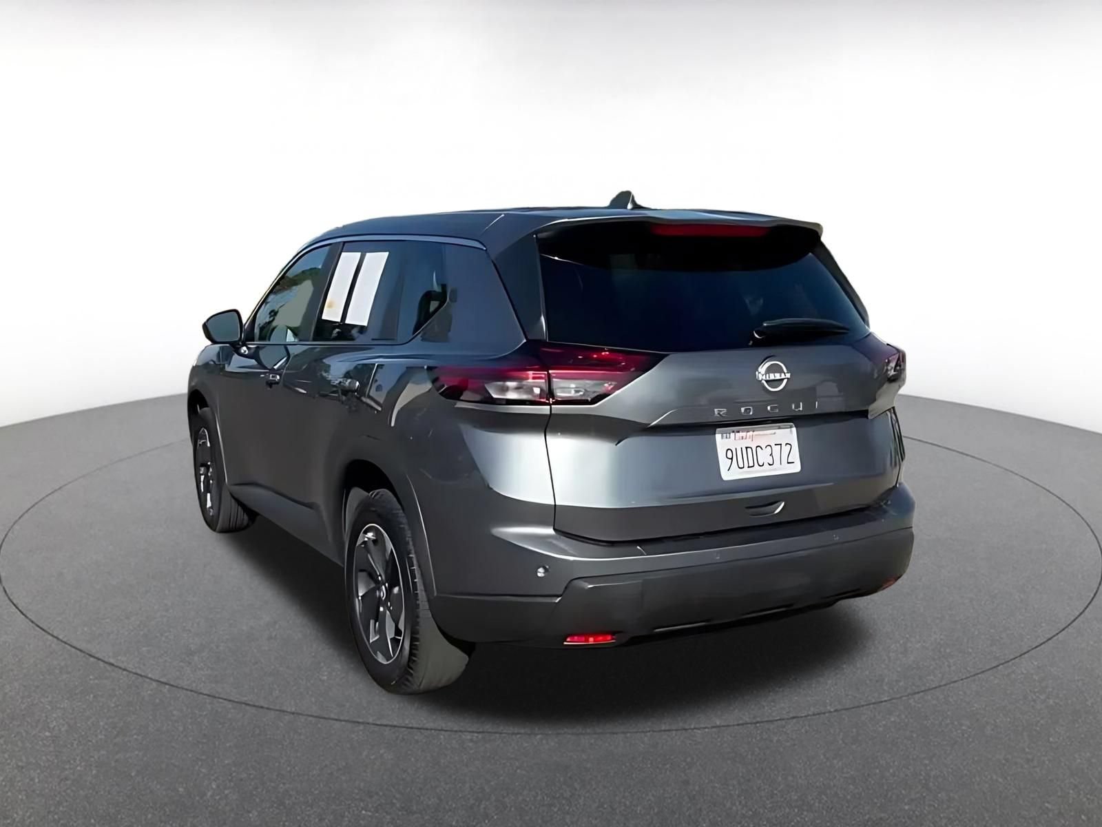 Used 2025 Nissan Rogue SV FWD image 10