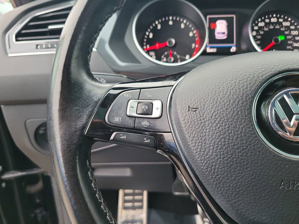 Certified 2021 Volkswagen Tiguan SE R-Line image 20