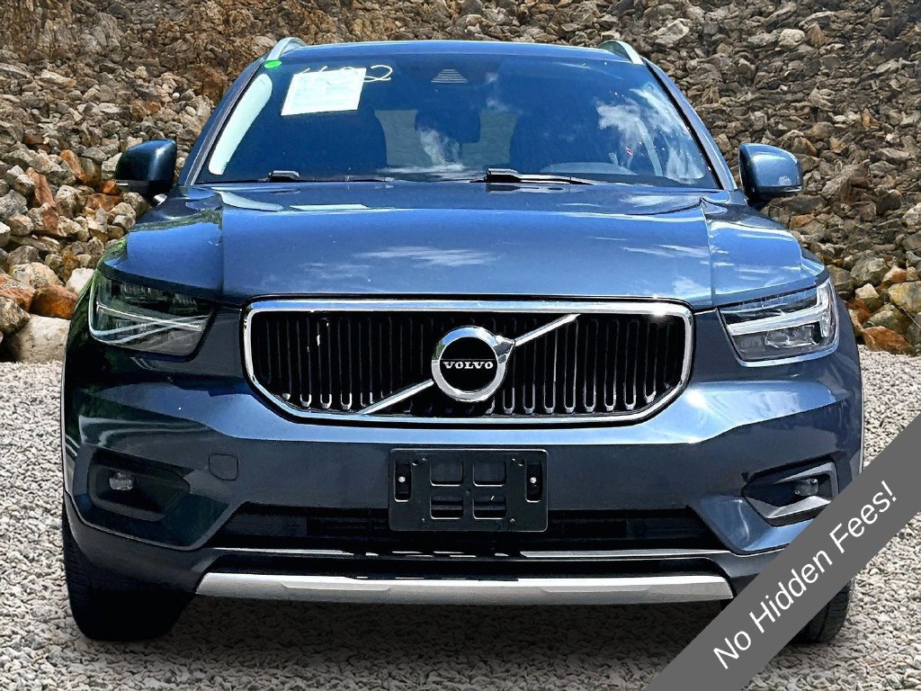 Used 2021 Volvo XC40 T4 Momentum FWD image 3