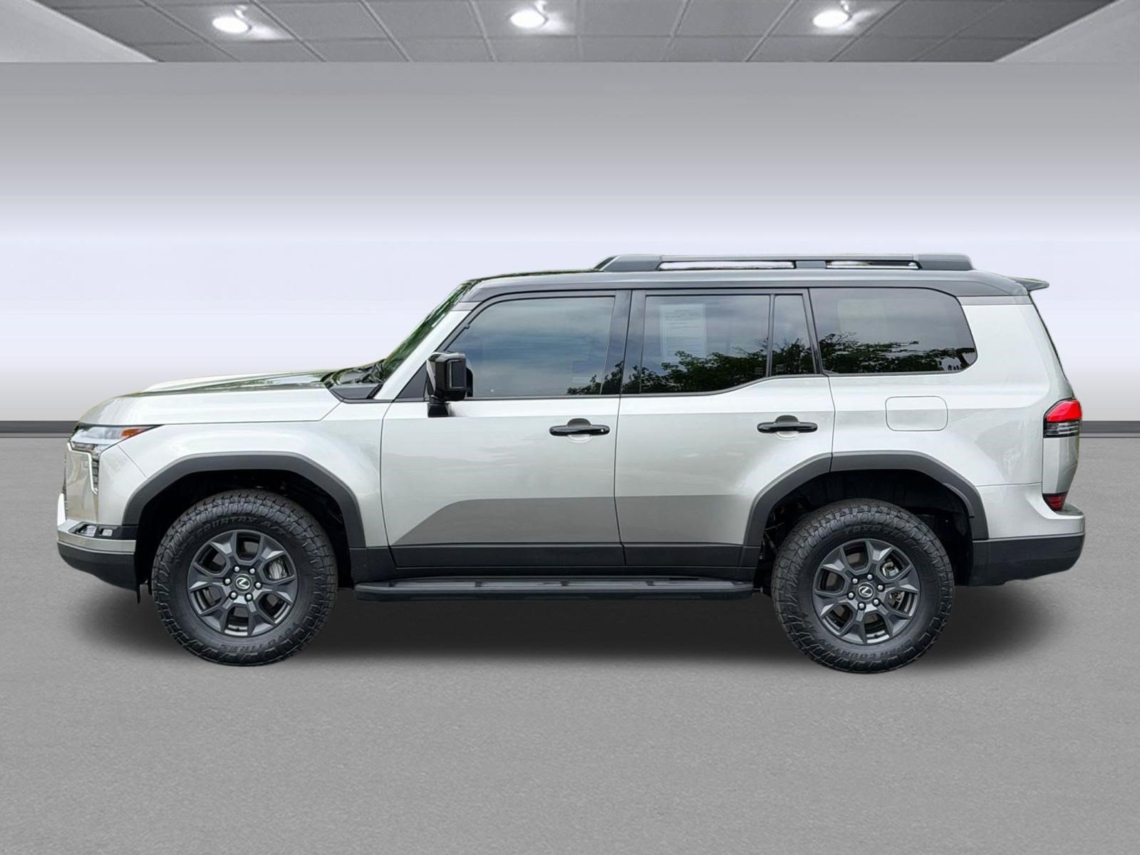 Used 2024 Lexus GX 550 AWD/4WD image 2