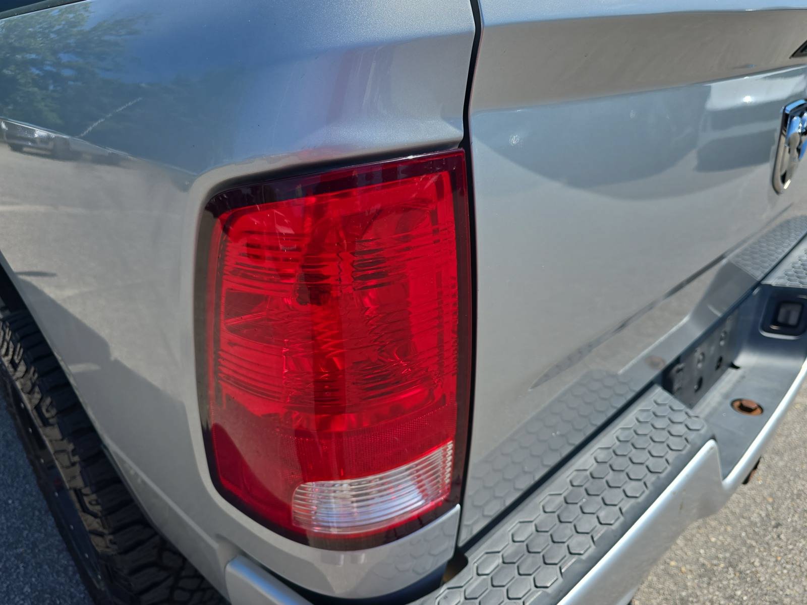 Used 2017 RAM 1500 Express RWD image 33