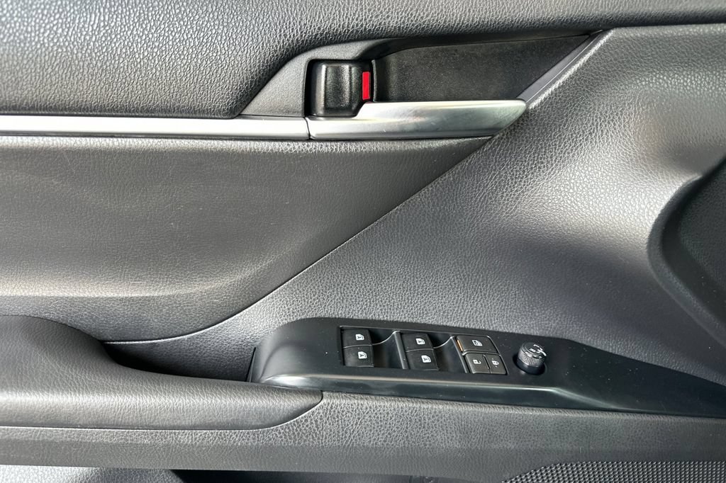 Used 2020 Toyota Camry LE FWD image 11