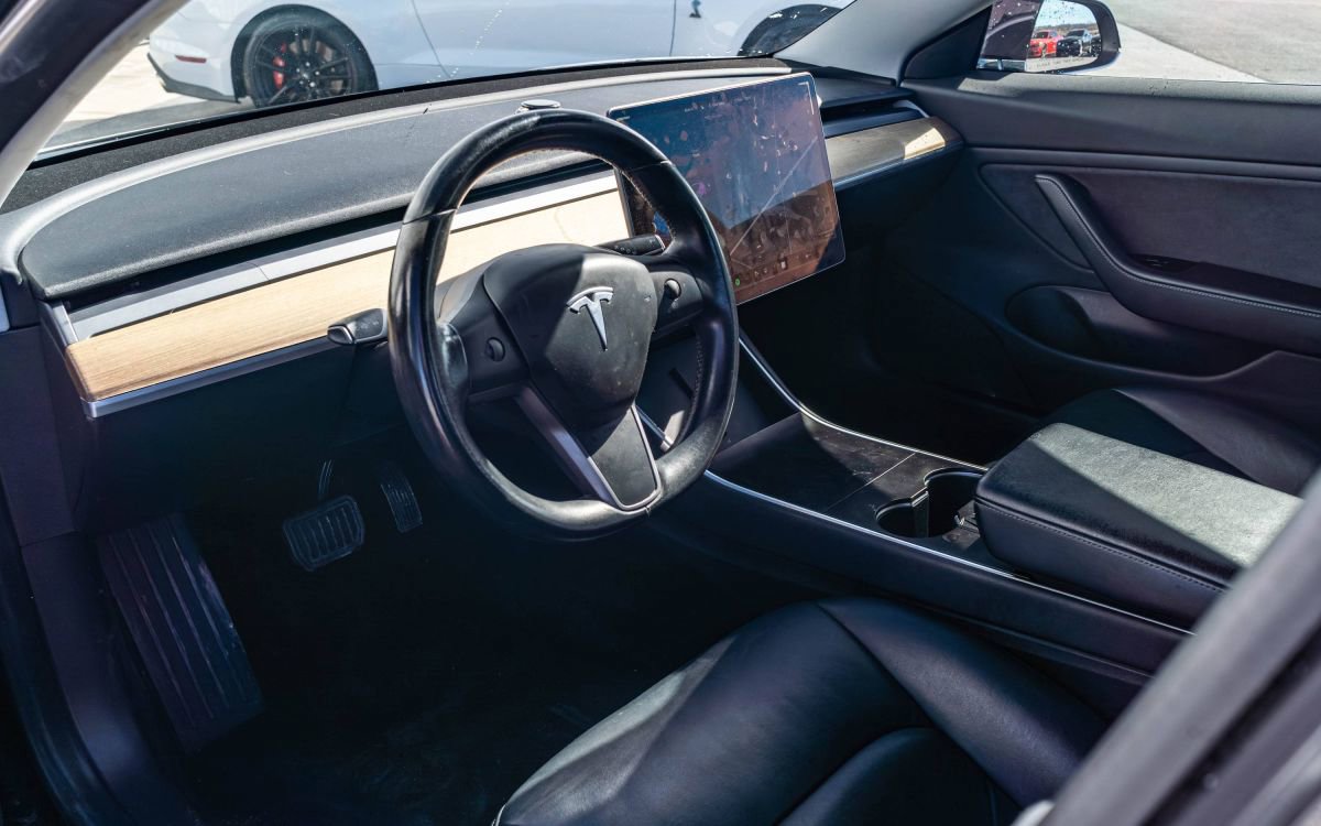 Used 2018 Tesla Model 3 Mid Range RWD image 6