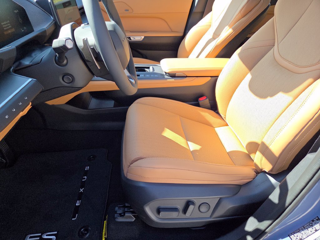 New 2026 Lexus ES 350h w/ Cold Area Package FWD image 6