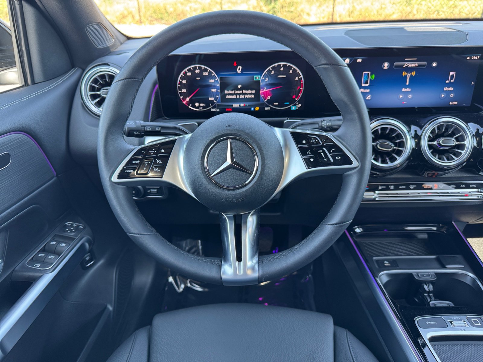 Used 2025 Mercedes-Benz GLB 250 4MATIC image 17