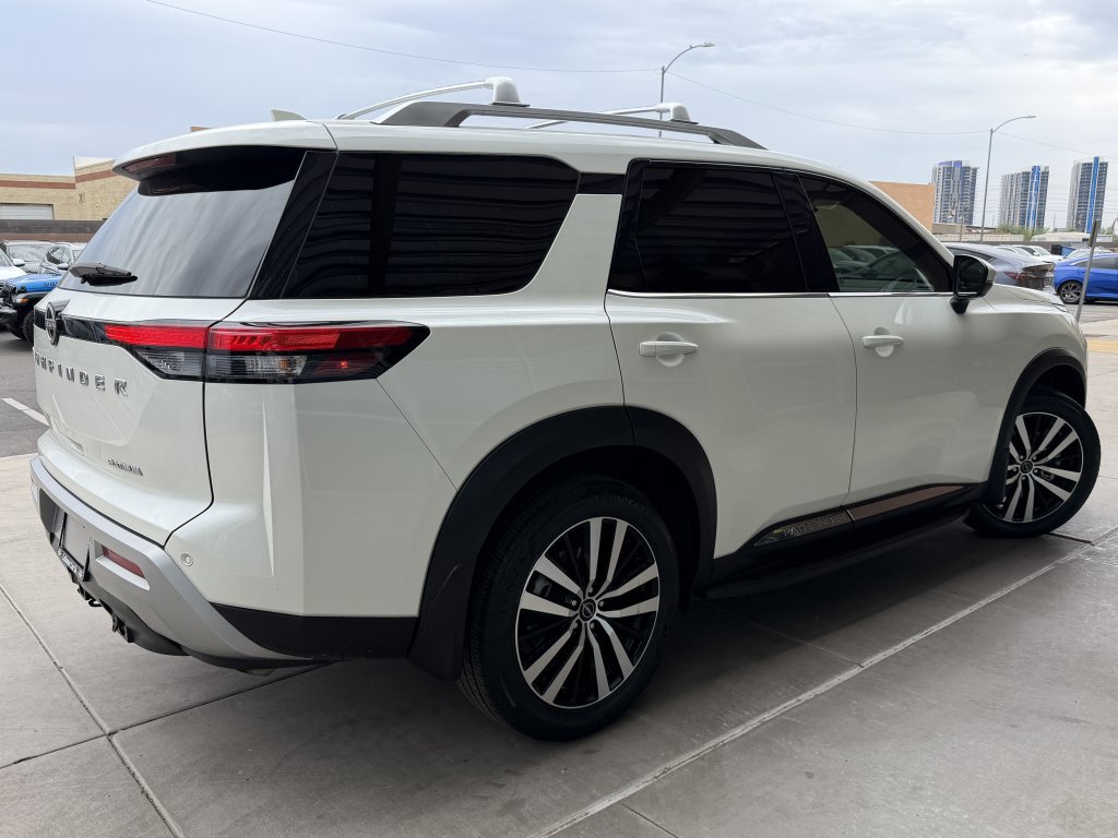 Used 2023 Nissan Pathfinder Platinum image 4