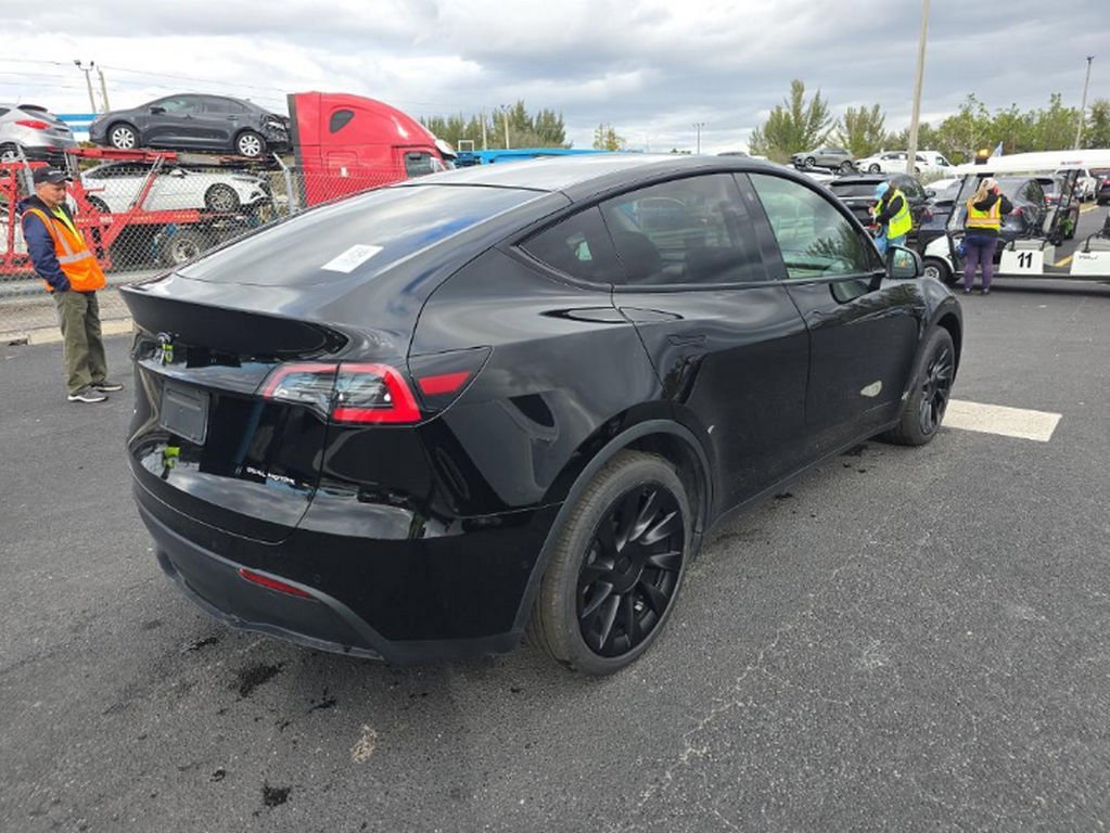 Used 2021 Tesla Model Y Long Range image 4