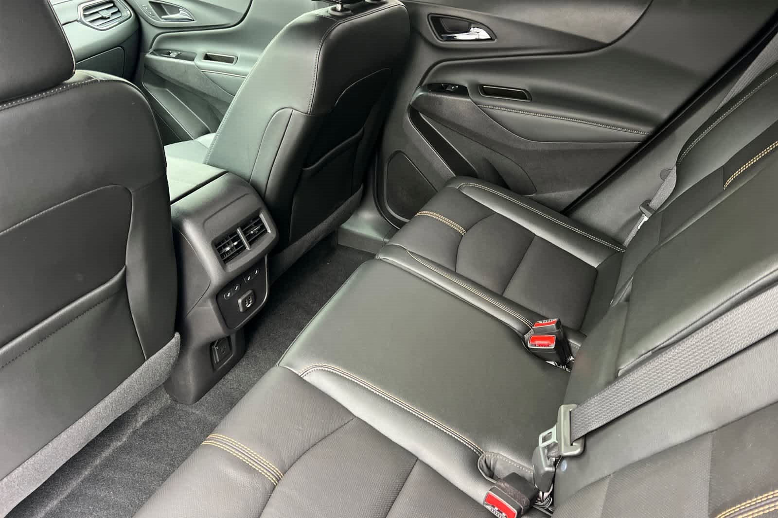 Used 2024 Chevrolet Equinox Premier image 4