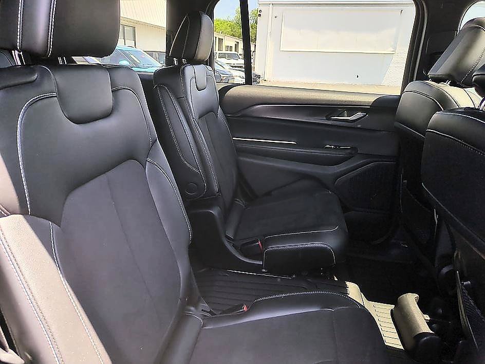 Used 2023 Jeep Grand Cherokee L Altitude AWD/4WD image 31
