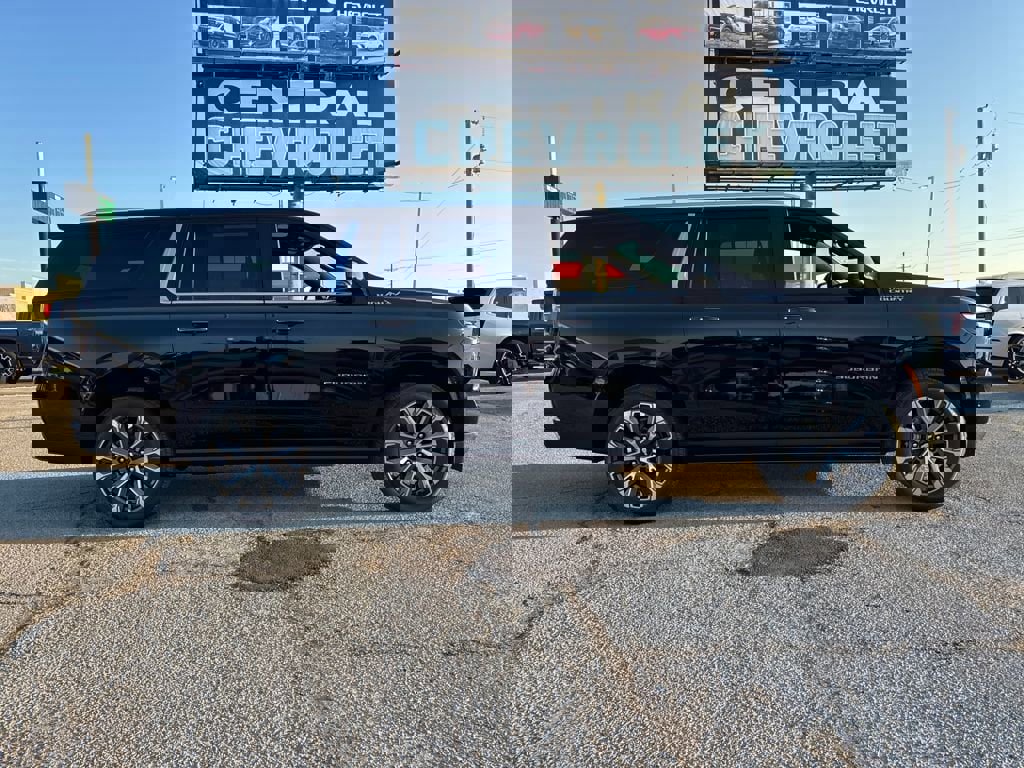 New 2026 Chevrolet Suburban High Country image 8