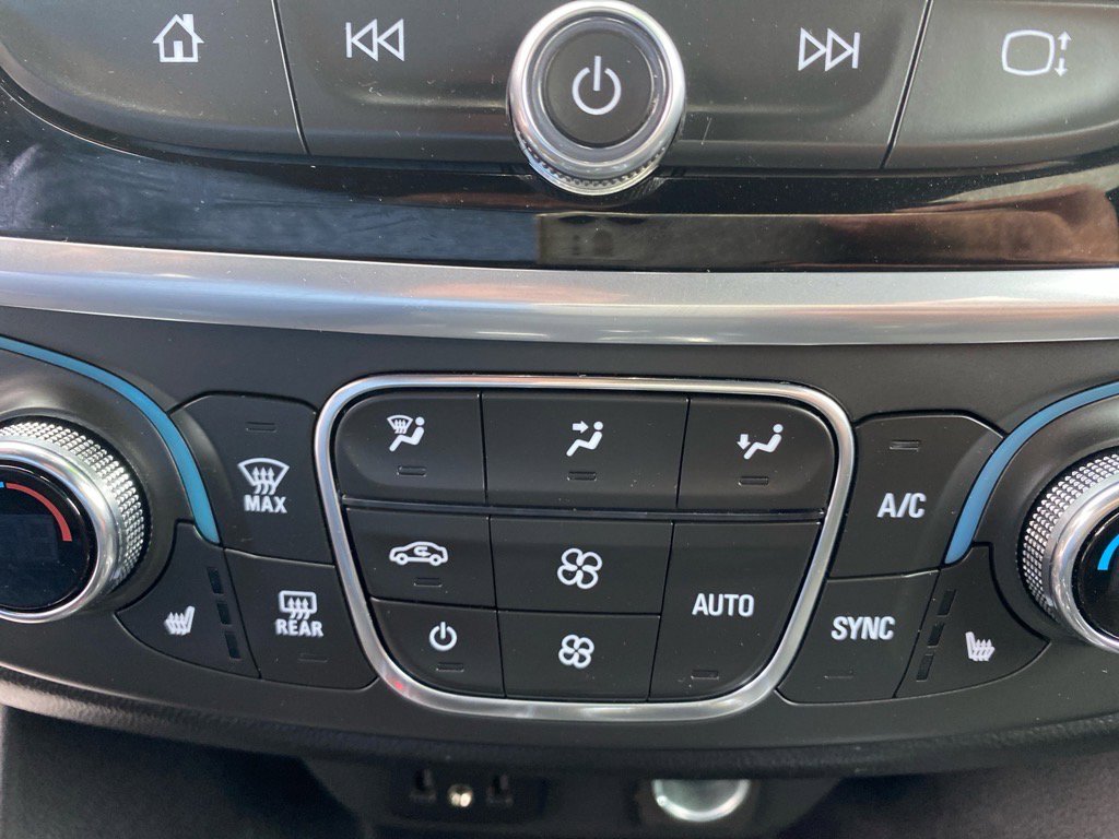 Used 2023 Chevrolet Traverse LT image 15