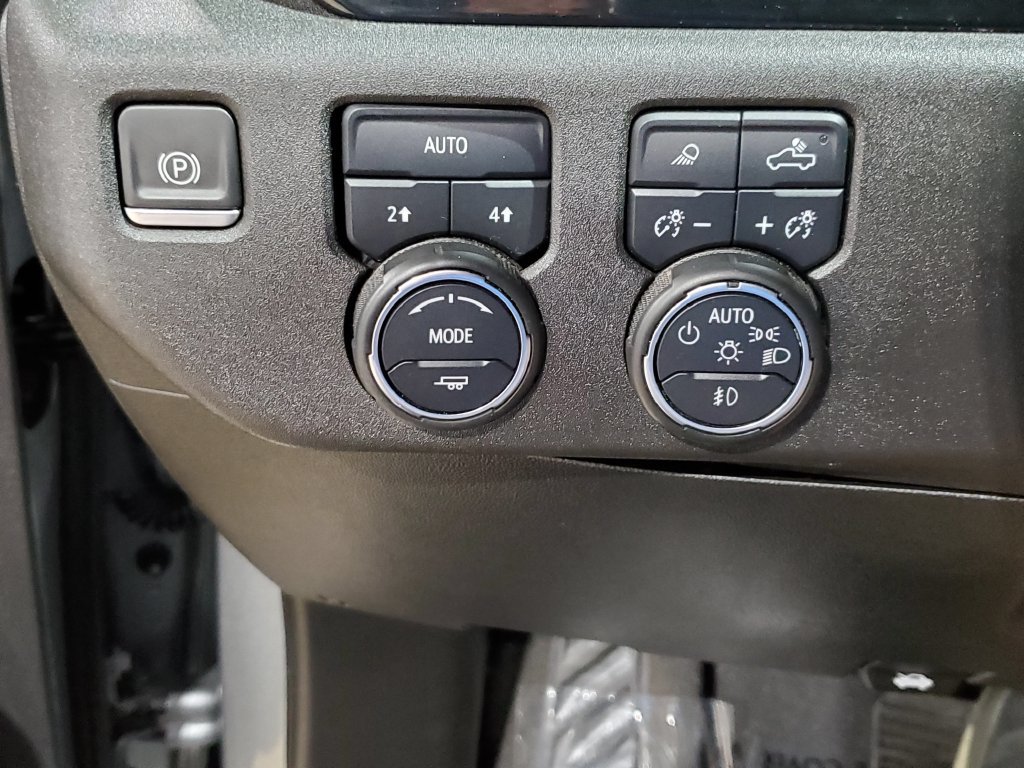 Used 2023 Chevrolet Silverado 1500 LTZ AWD/4WD image 31