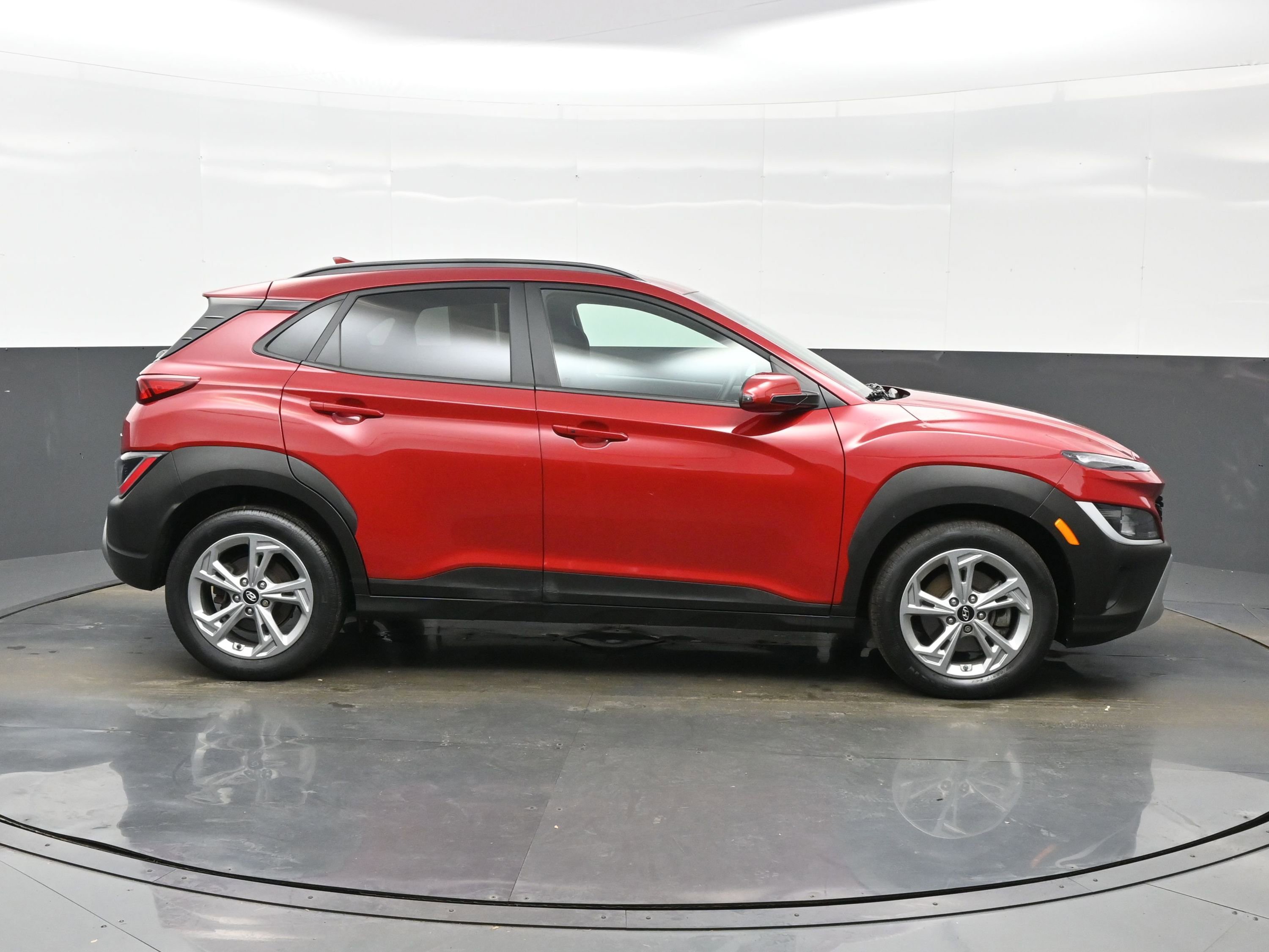 Certified 2022 Hyundai Kona SEL AWD/4WD image 7