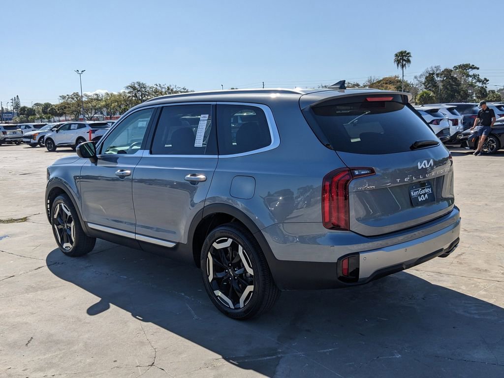 Certified 2025 Kia Telluride S image 6