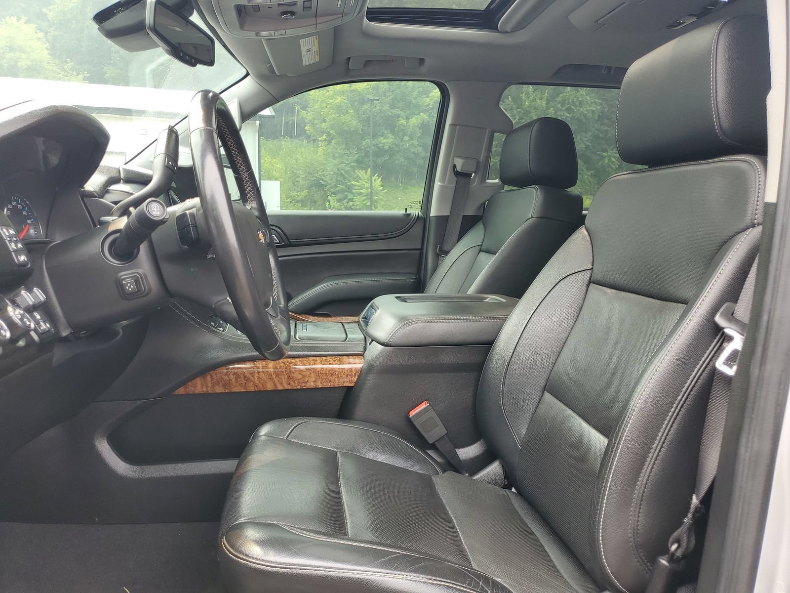 Used 2020 Chevrolet Suburban Premier w/ Premier 6.2L Value Package AWD/4WD image 13