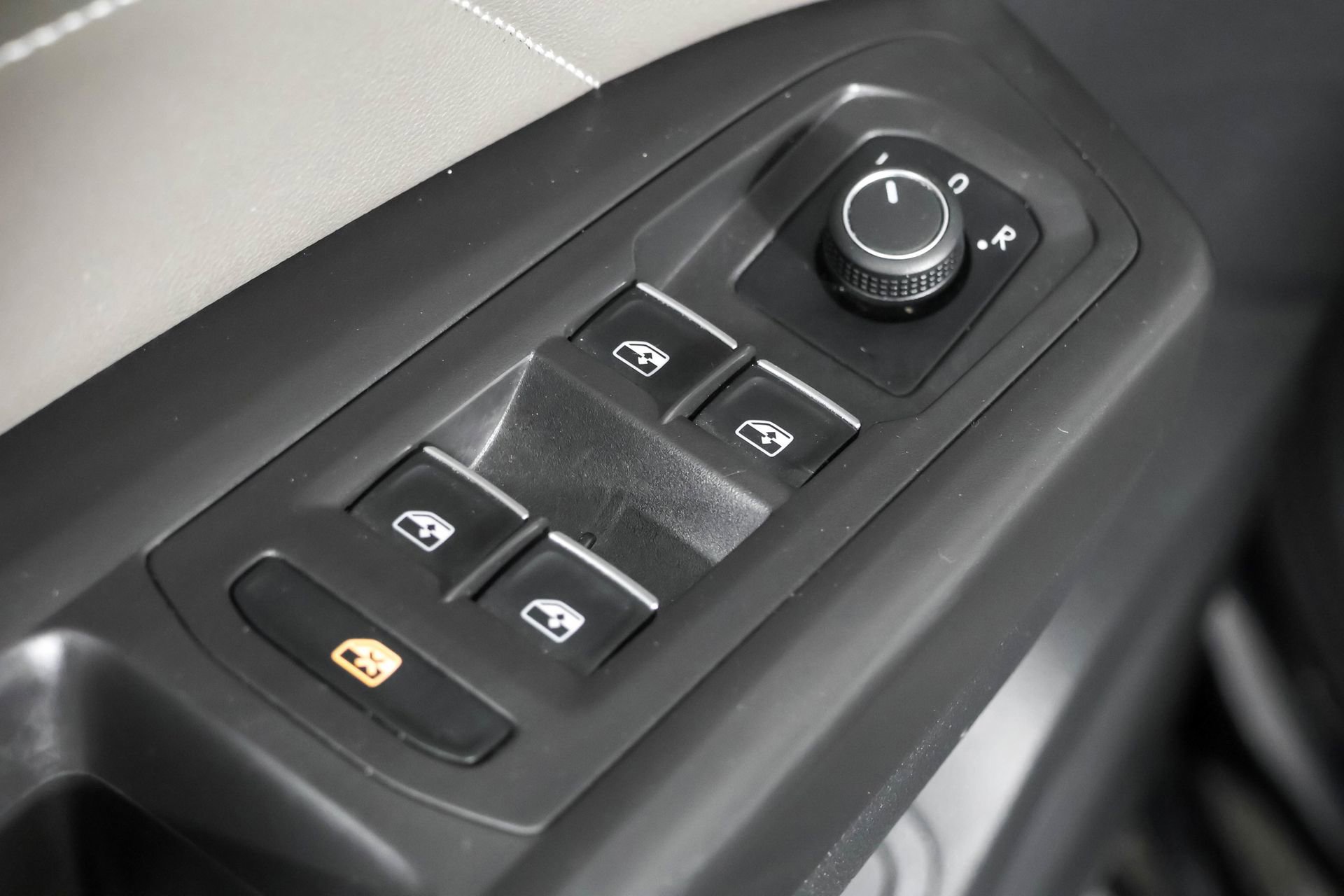 Used 2023 Volkswagen Atlas Cross Sport SE w/ Black Wheel Package AWD/4WD image 34