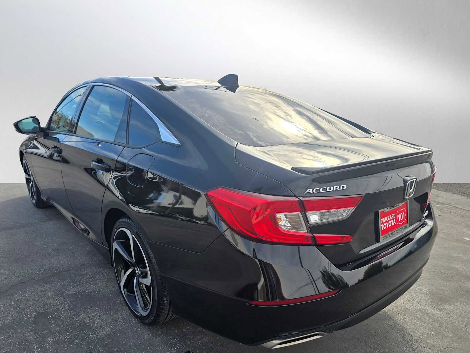 Used 2018 Honda Accord Sport image 5