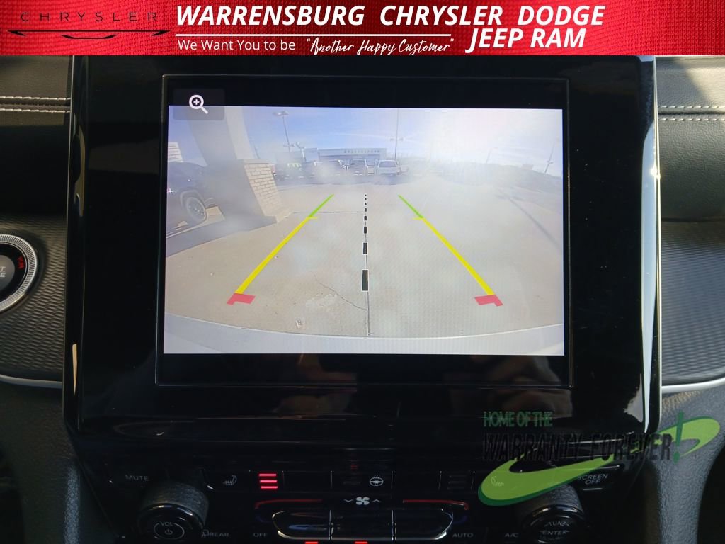 Used 2023 Jeep Grand Cherokee L Laredo image 29