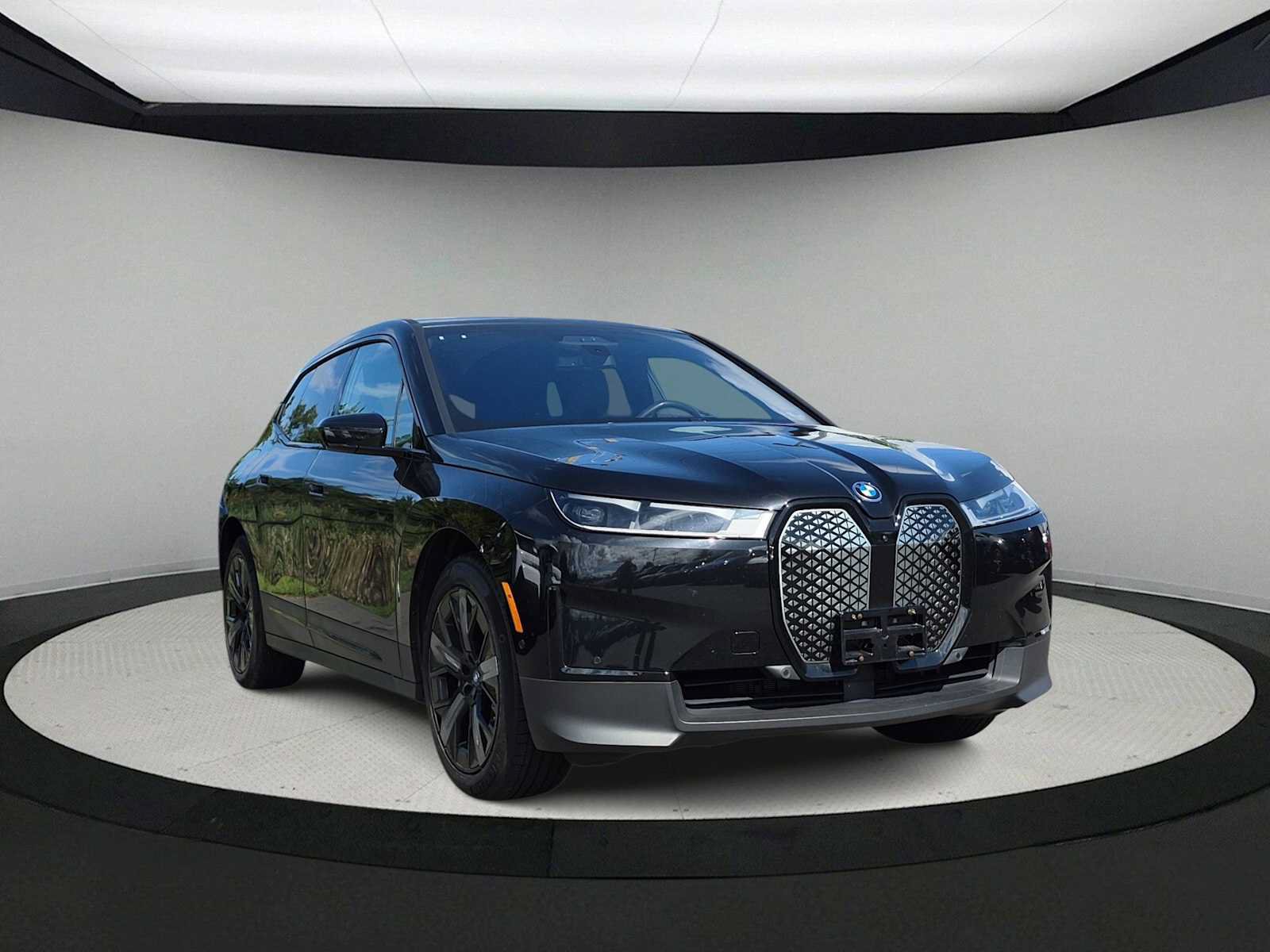 Used 2024 BMW iX xDrive50 AWD/4WD image 2