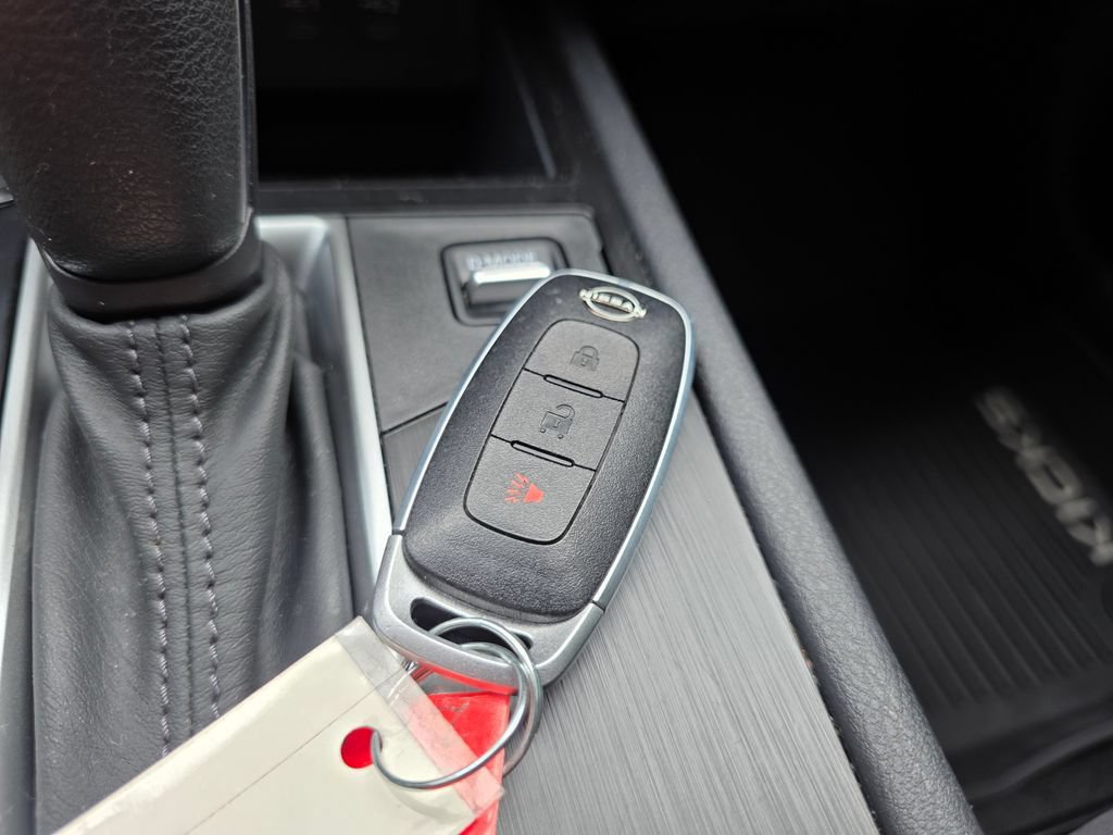 Used 2025 Nissan Kicks SV FWD image 23