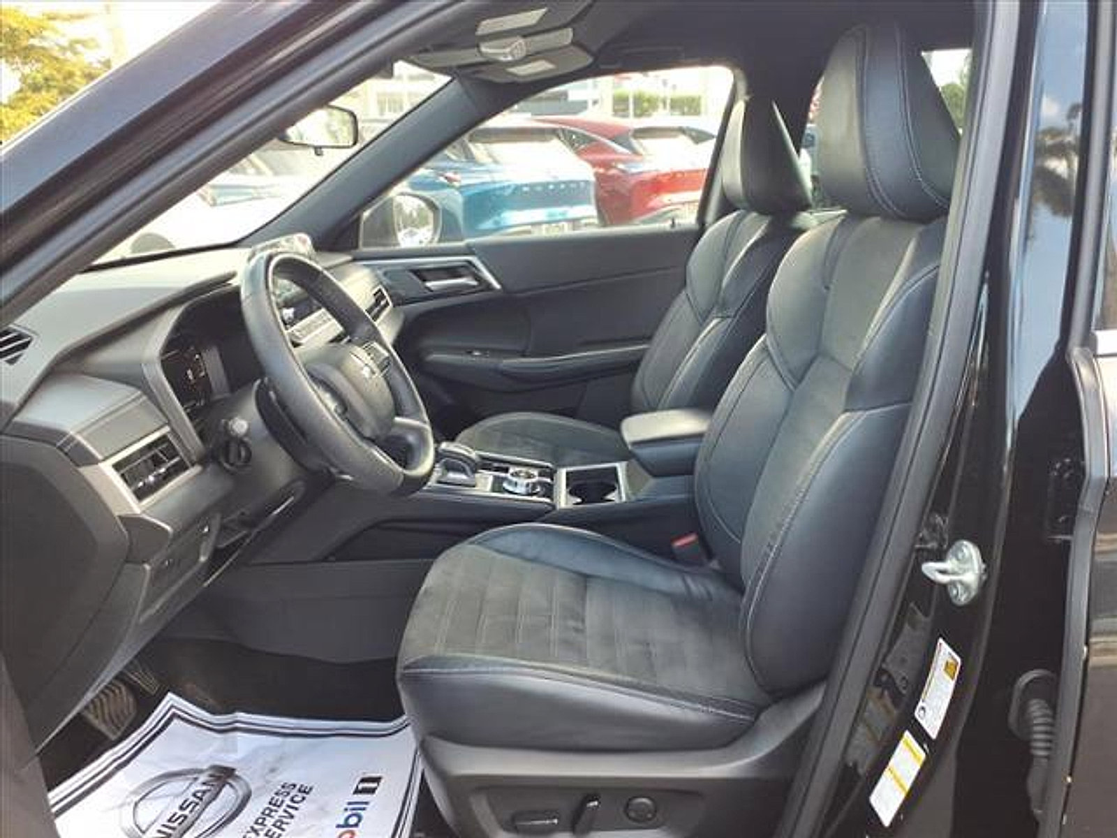 Used 2023 Mitsubishi Outlander SE Black Edition image 15