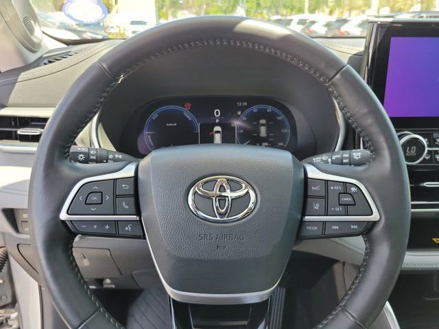 Used 2023 Toyota Highlander Platinum AWD/4WD image 20