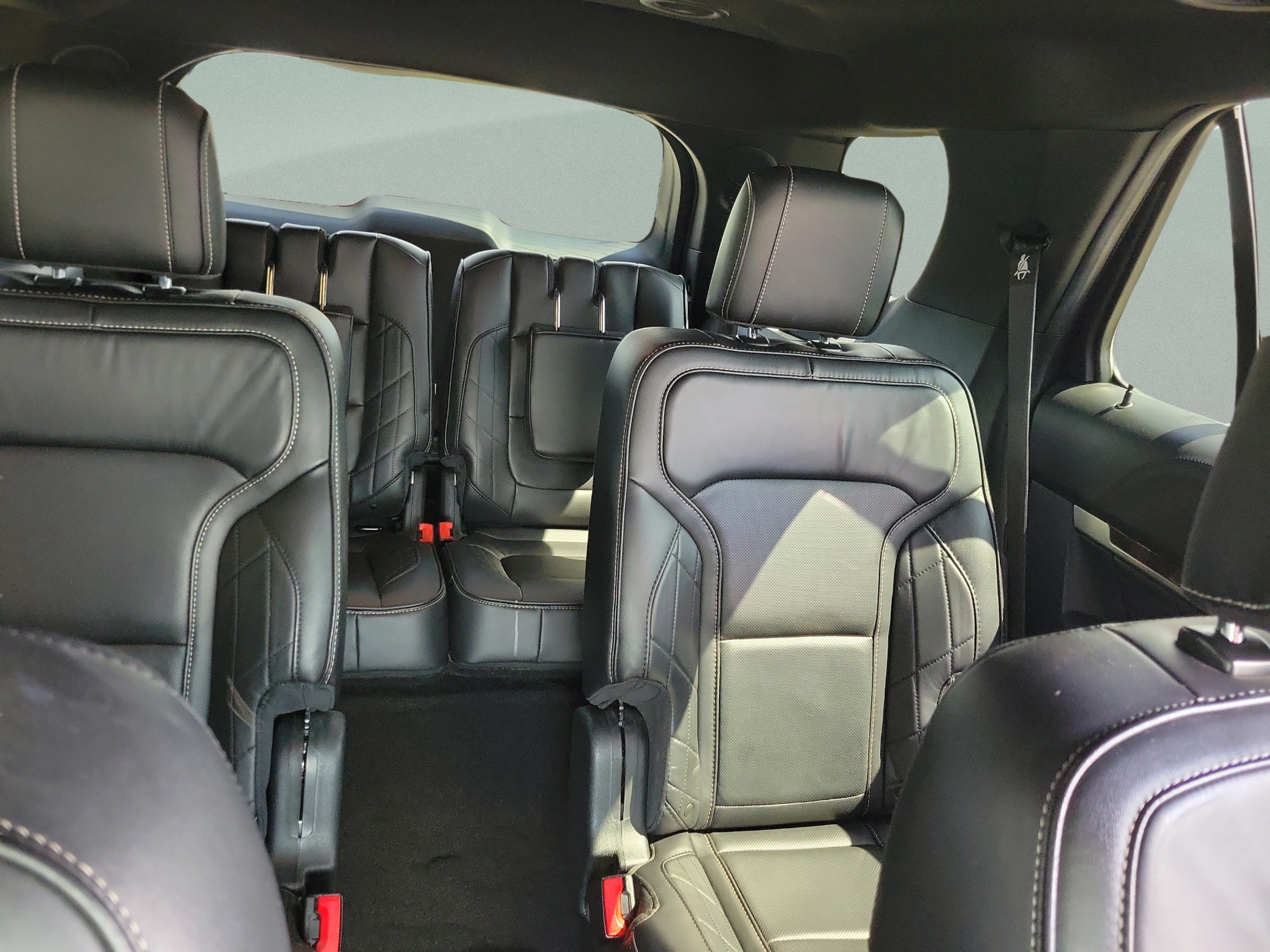 Used 2019 Ford Explorer Platinum AWD/4WD image 12