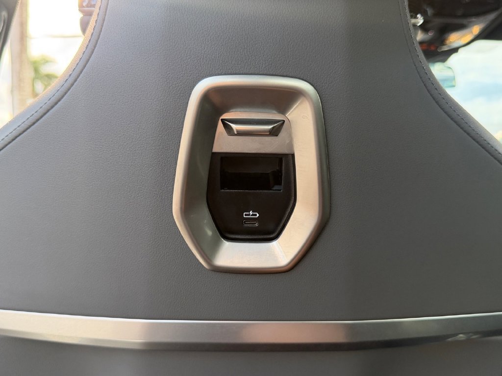 Used 2025 BMW 740i RWD image 13
