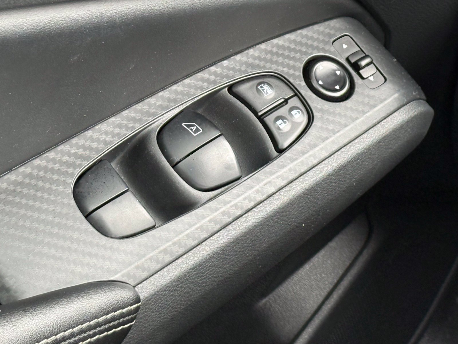 Used 2025 Nissan Altima 2.5 SV FWD image 33