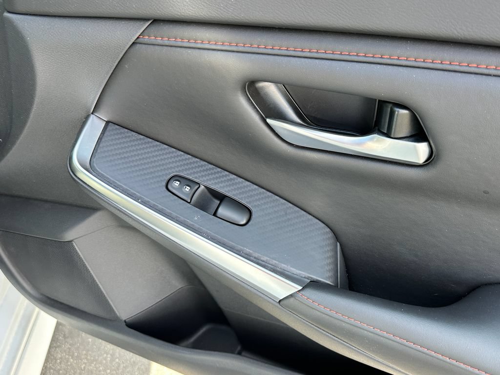 Used 2025 Nissan Sentra SR FWD image 17