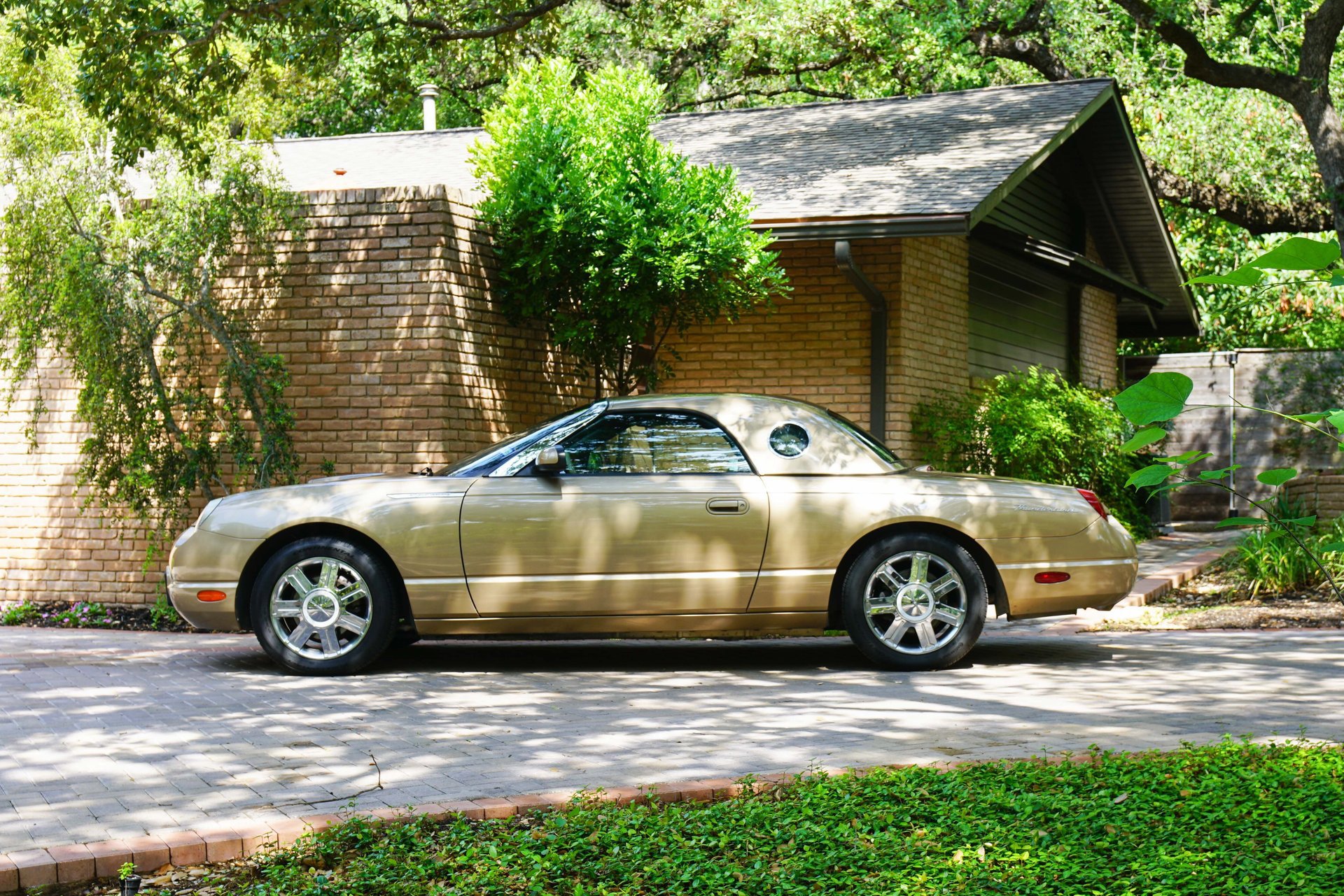 Used 2005 Ford Thunderbird 50th Anniversary RWD image 13