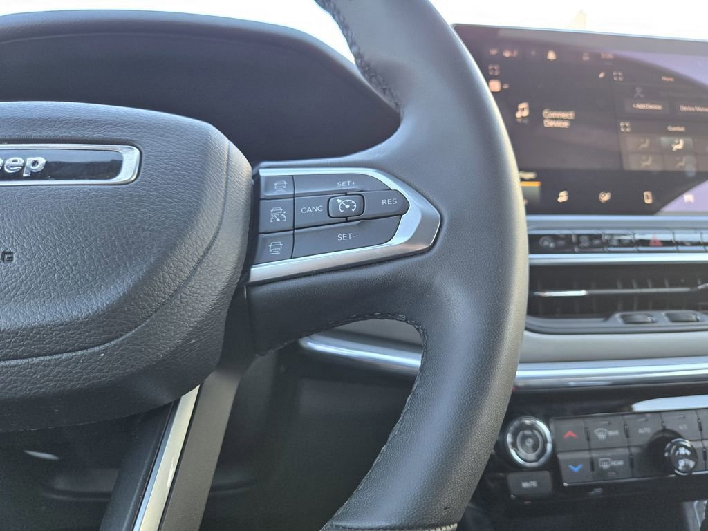 Used 2024 Jeep Compass Limited image 17