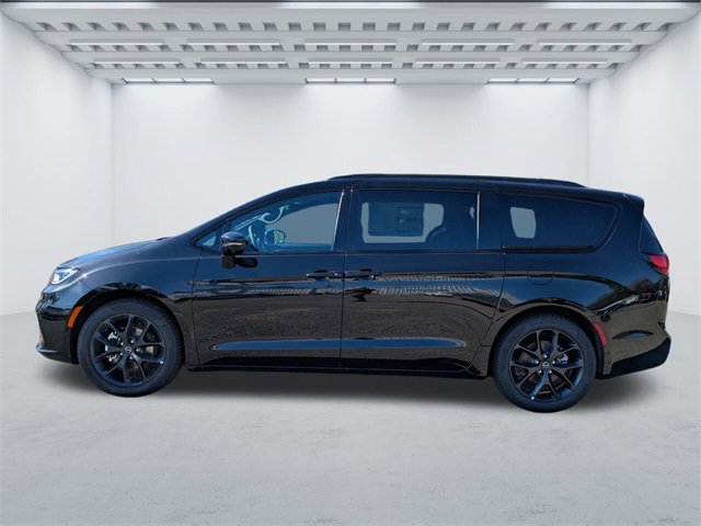 New 2026 Chrysler Pacifica Limited w/ S Appearance Package image 6