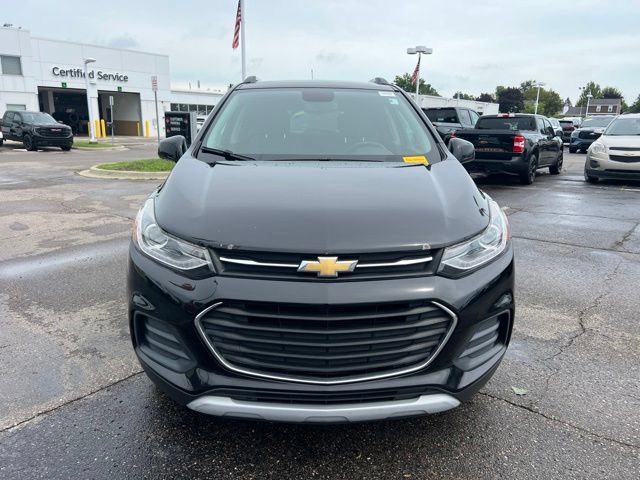 Used 2017 Chevrolet Trax LT w/ LT Convenience Package AWD/4WD image 2