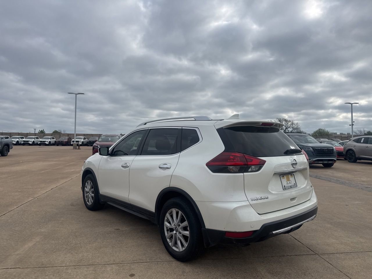 Used 2020 Nissan Rogue SV image 11