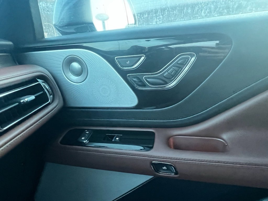 Used 2025 Lincoln Aviator Reserve w/ Equipment Group 201A image 12