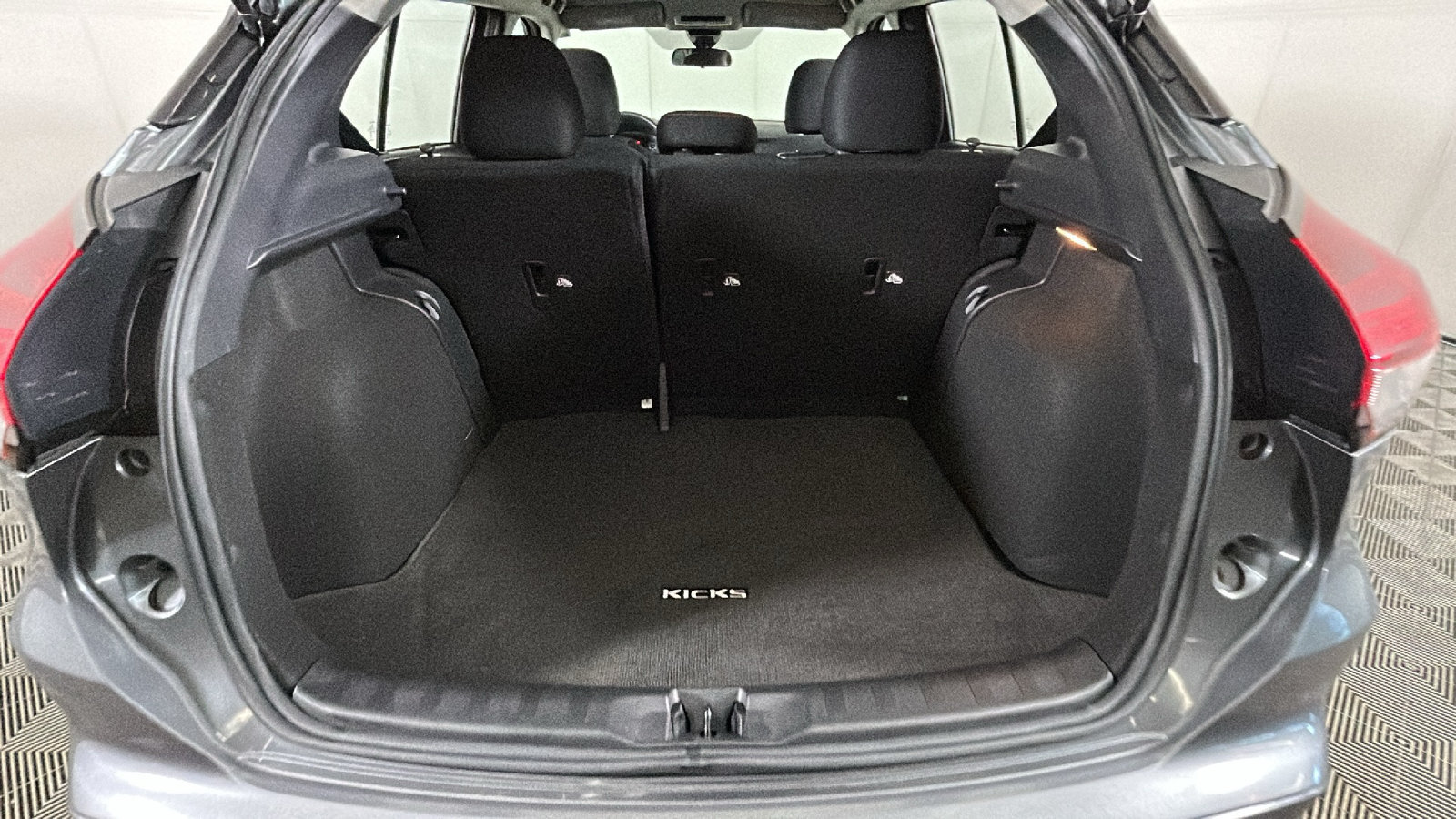 Used 2023 Nissan Kicks SR FWD image 31