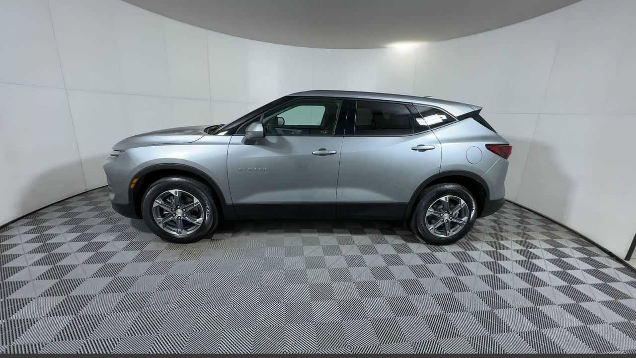 Certified 2025 Chevrolet Blazer LT AWD/4WD image 5