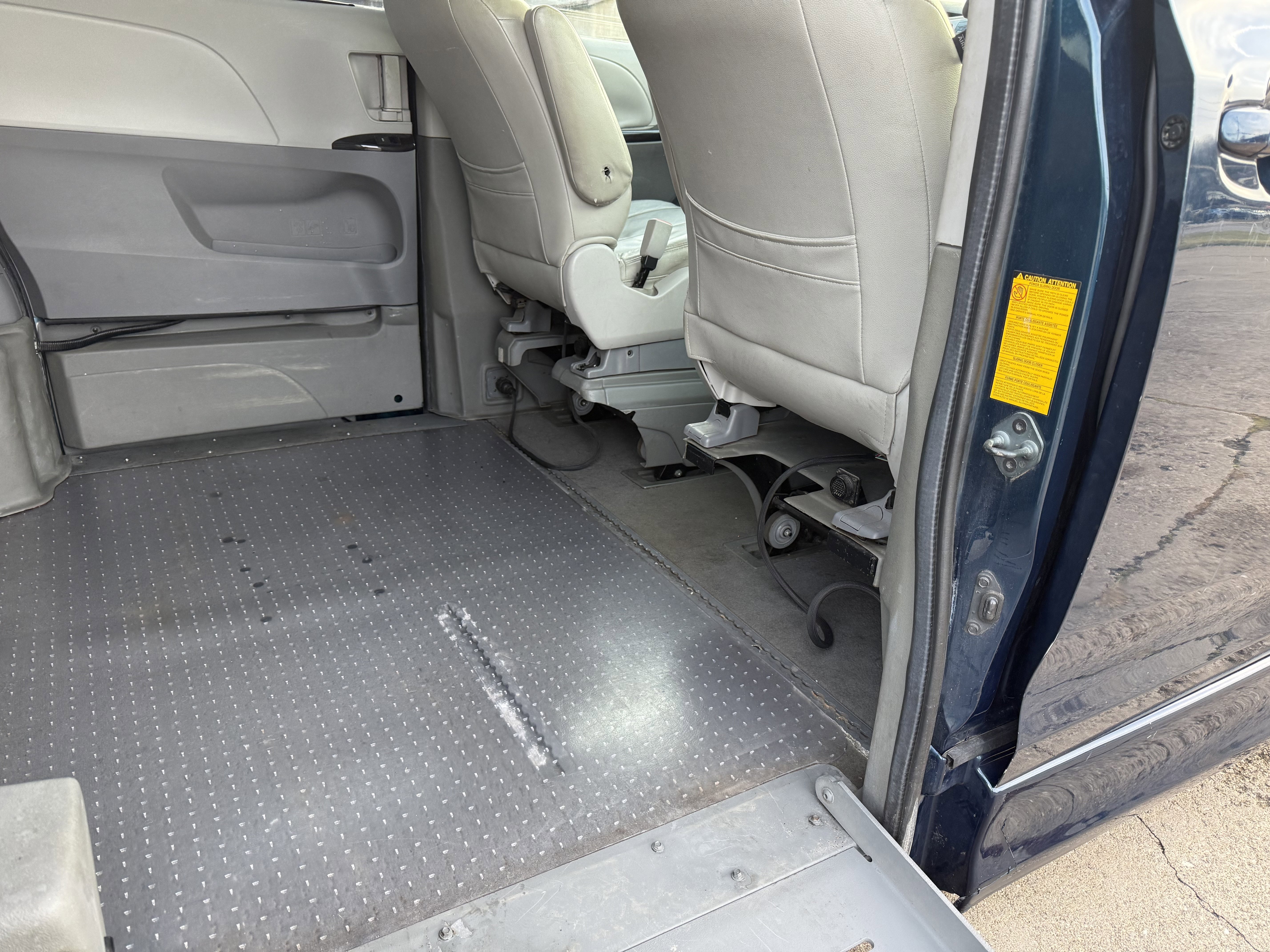 Used 2011 Toyota Sienna LE image 30