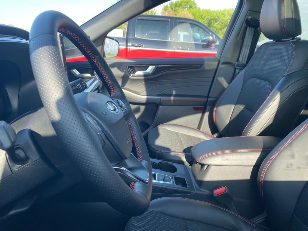 New 2026 Ford Escape ST-Line w/ Tech Pack #1 AWD/4WD image 13