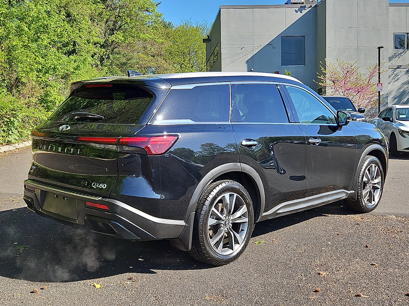 Used 2023 INFINITI QX60 Luxe w/ Performance Audio Package AWD/4WD image 6