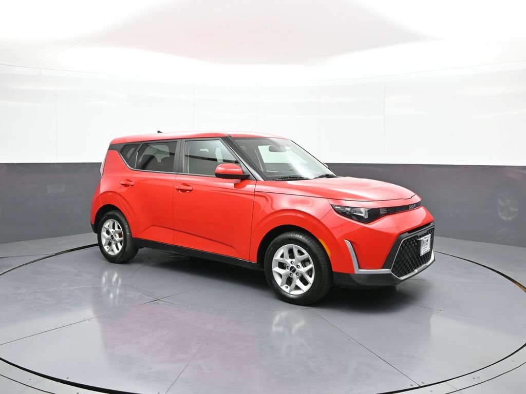 Certified 2023 Kia Soul LX w/ LX Technology Package FWD image 4