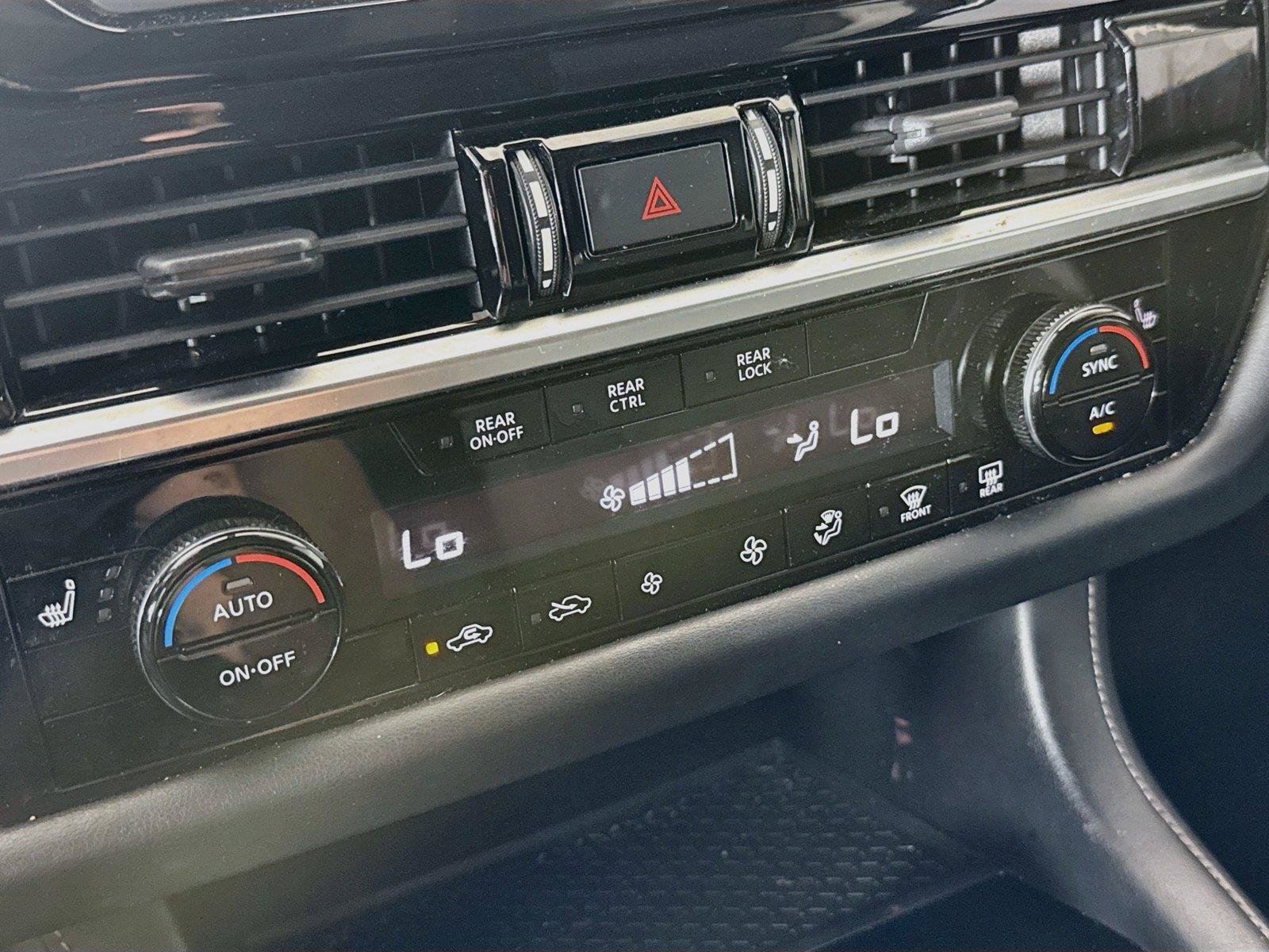 Used 2022 Nissan Pathfinder SV AWD/4WD image 17