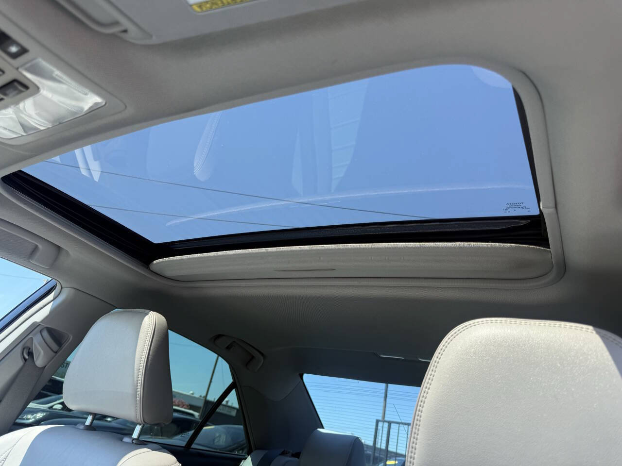 Used 2017 Toyota Camry XLE w/ Moonroof Package FWD image 25