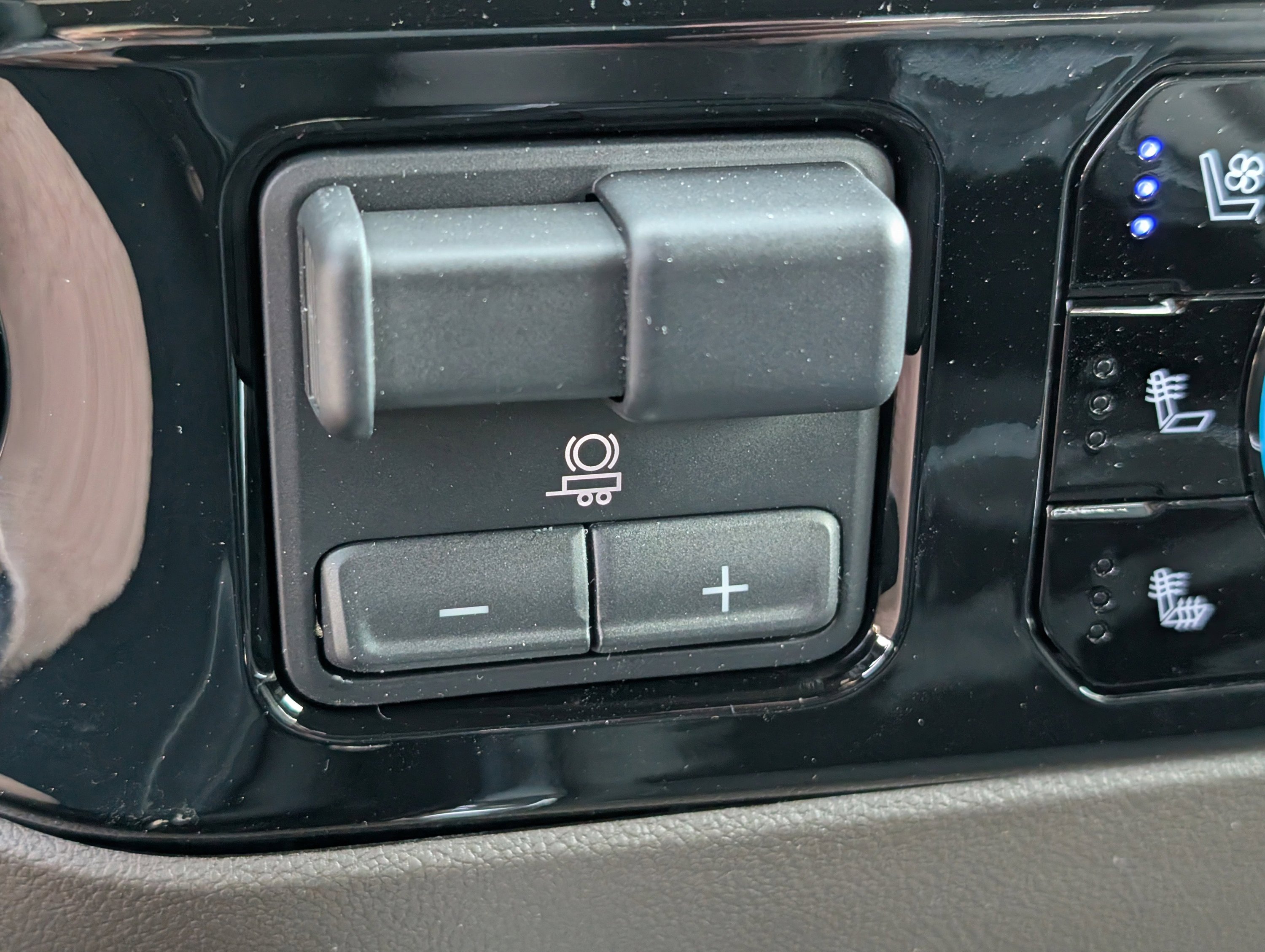 New 2025 GMC Sierra 2500 SLT w/ SLT Convenience Package image 28