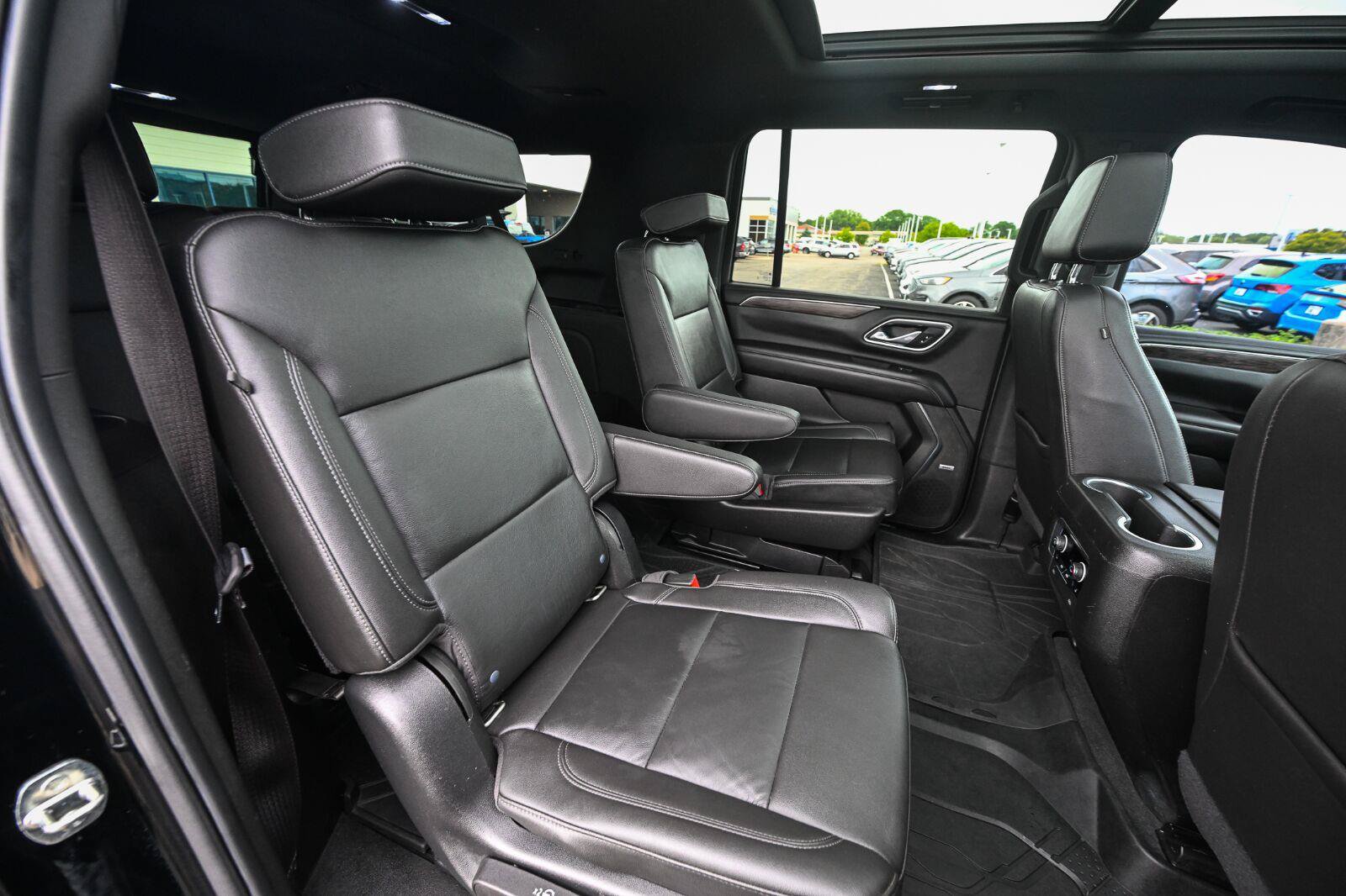 Used 2021 Chevrolet Suburban Z71 w/ Z71 Signature Package AWD/4WD image 31
