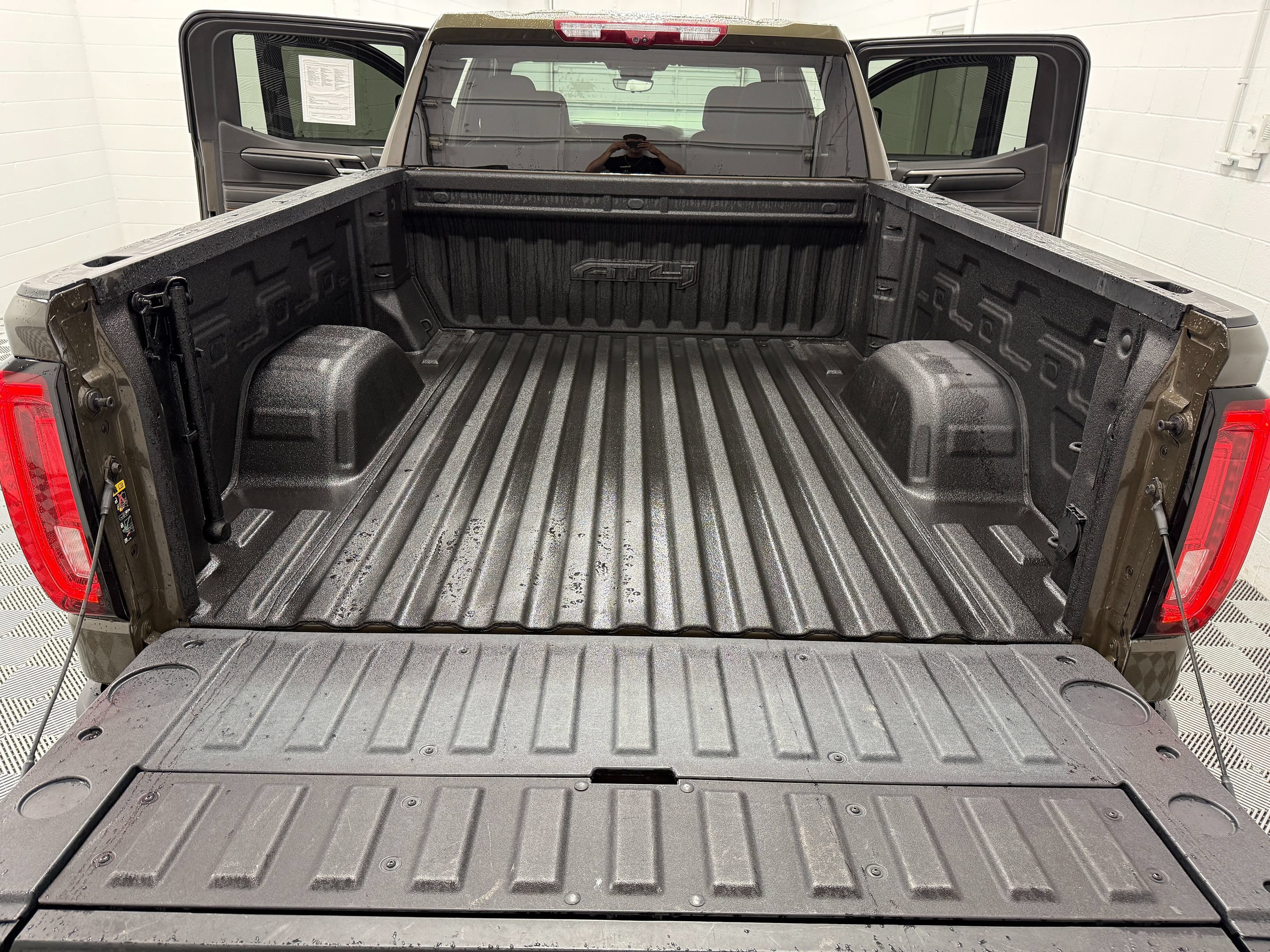 Used 2024 GMC Sierra 1500 AT4 w/ Technology Package AWD/4WD image 38