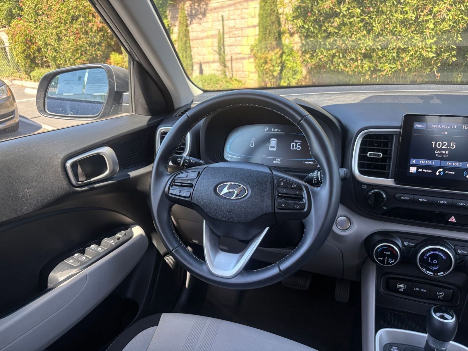 Used 2025 Hyundai Venue SEL FWD image 35