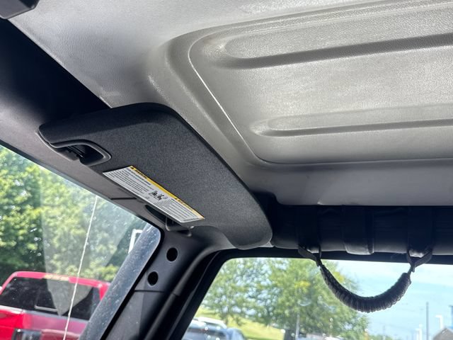 Used 2017 Jeep Wrangler Unlimited Sport w/ Connectivity Group AWD/4WD image 16